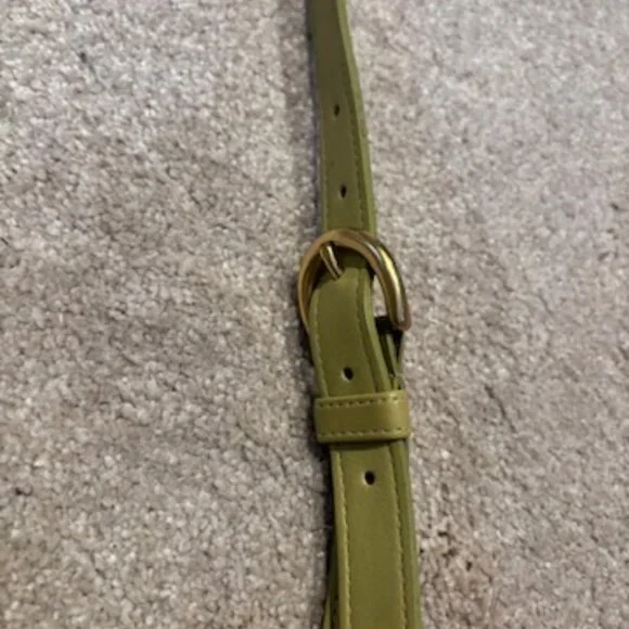 Vintage Coach Leather Chartreuse Cross Body Snap Closure Bag w/ Wallets Included - Picture 12 of 16